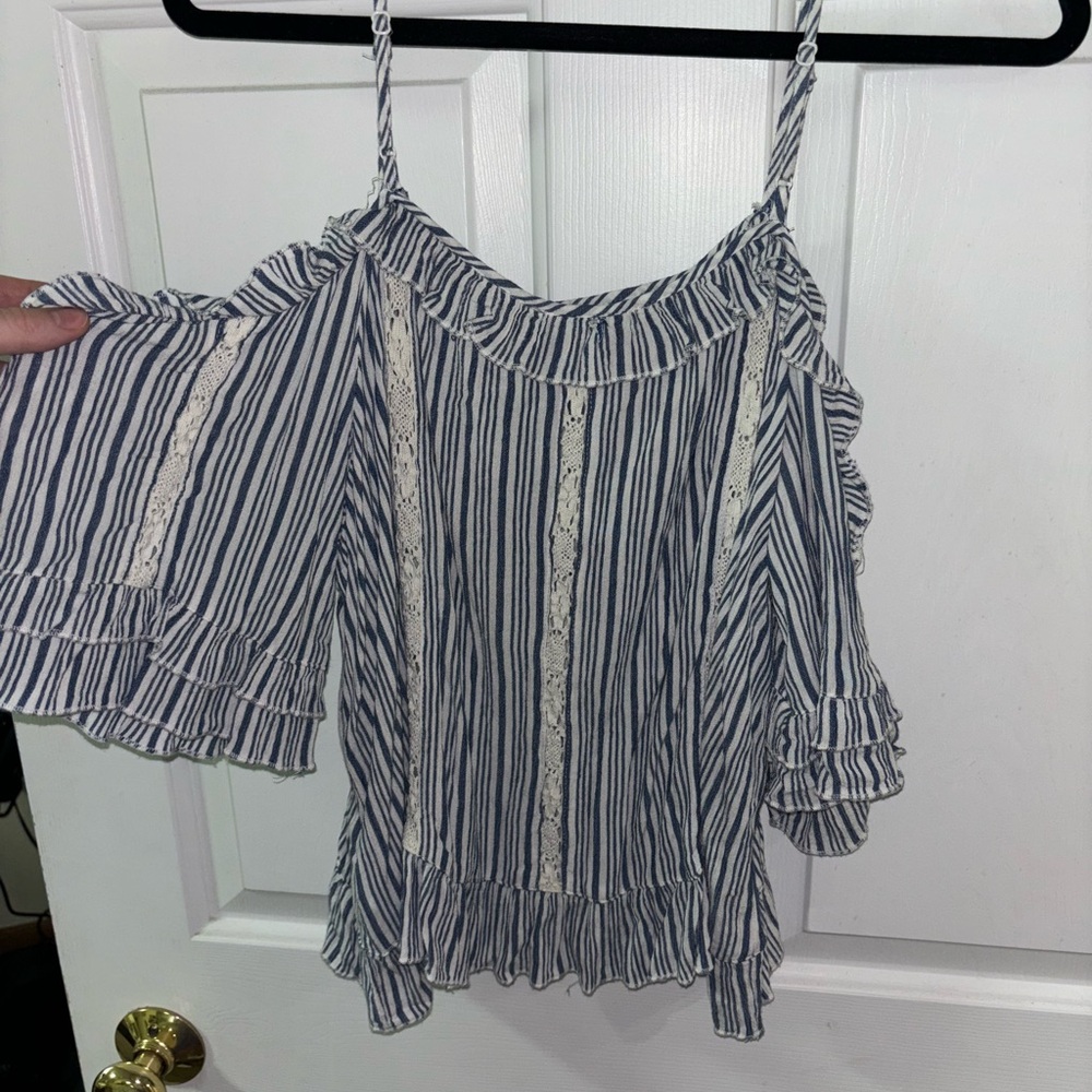 American eagle flowy shirt